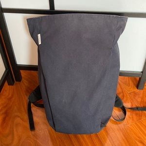 Unisex Osprey Arcane Large zip top pack- 18L - 15” laptop sleeve